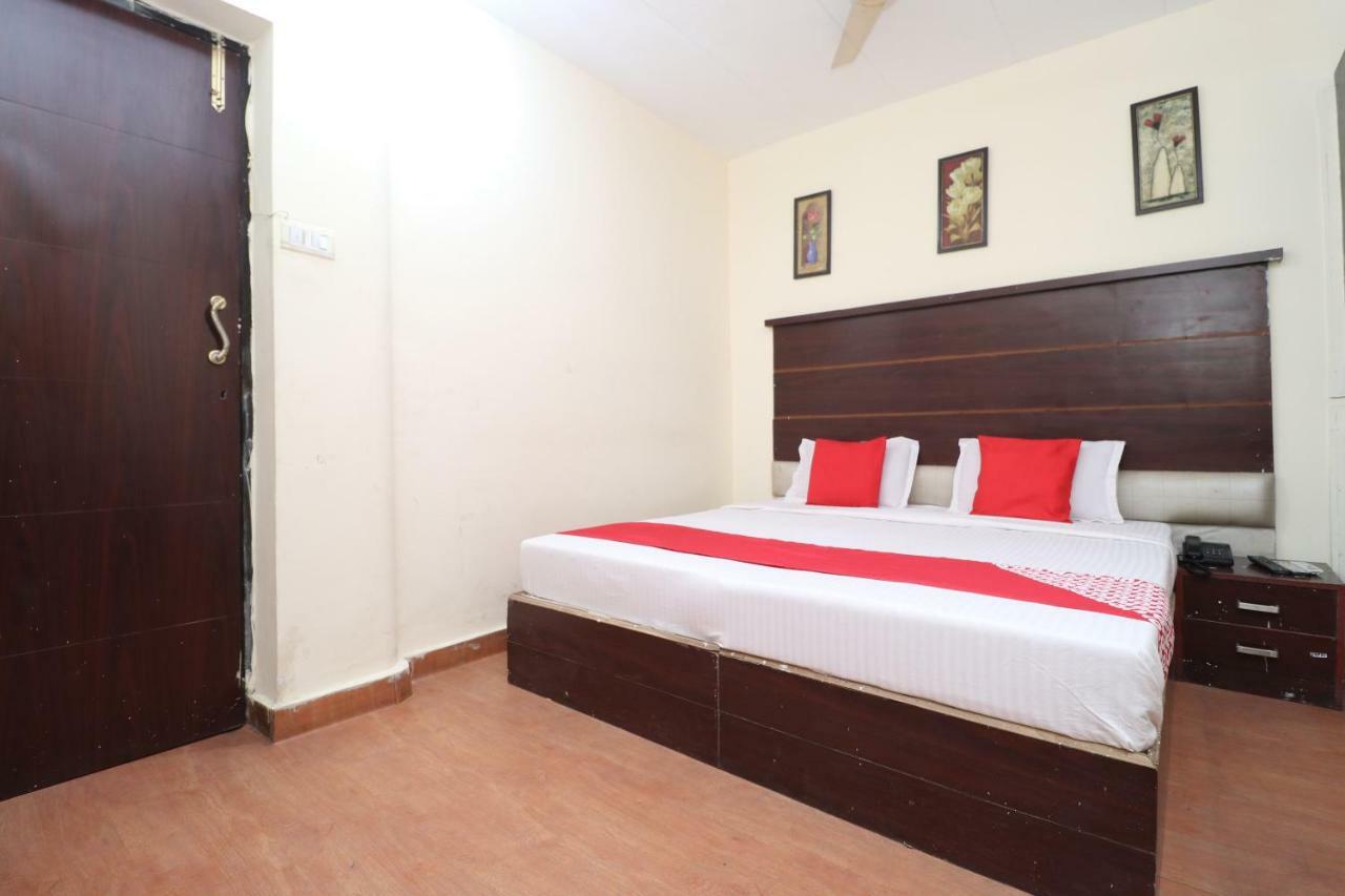 Oyo 29852 Hotel Golden View Abadpura Extérieur photo