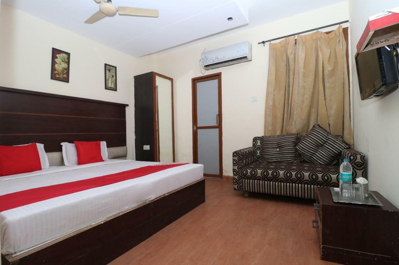 Oyo 29852 Hotel Golden View Abadpura Extérieur photo