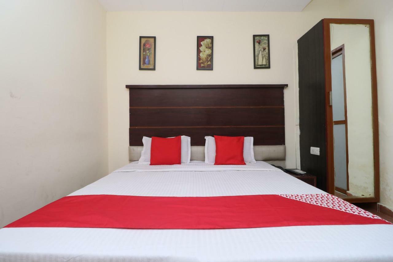 Oyo 29852 Hotel Golden View Abadpura Extérieur photo